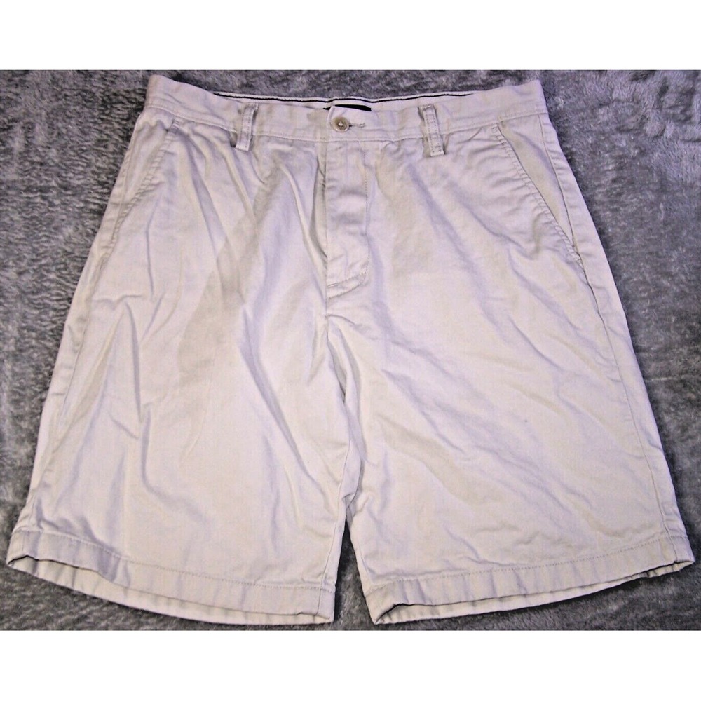 Nautica Shorts Men's 31X8 Classic Fit Khaki Bermuda Chino Pre-Owned